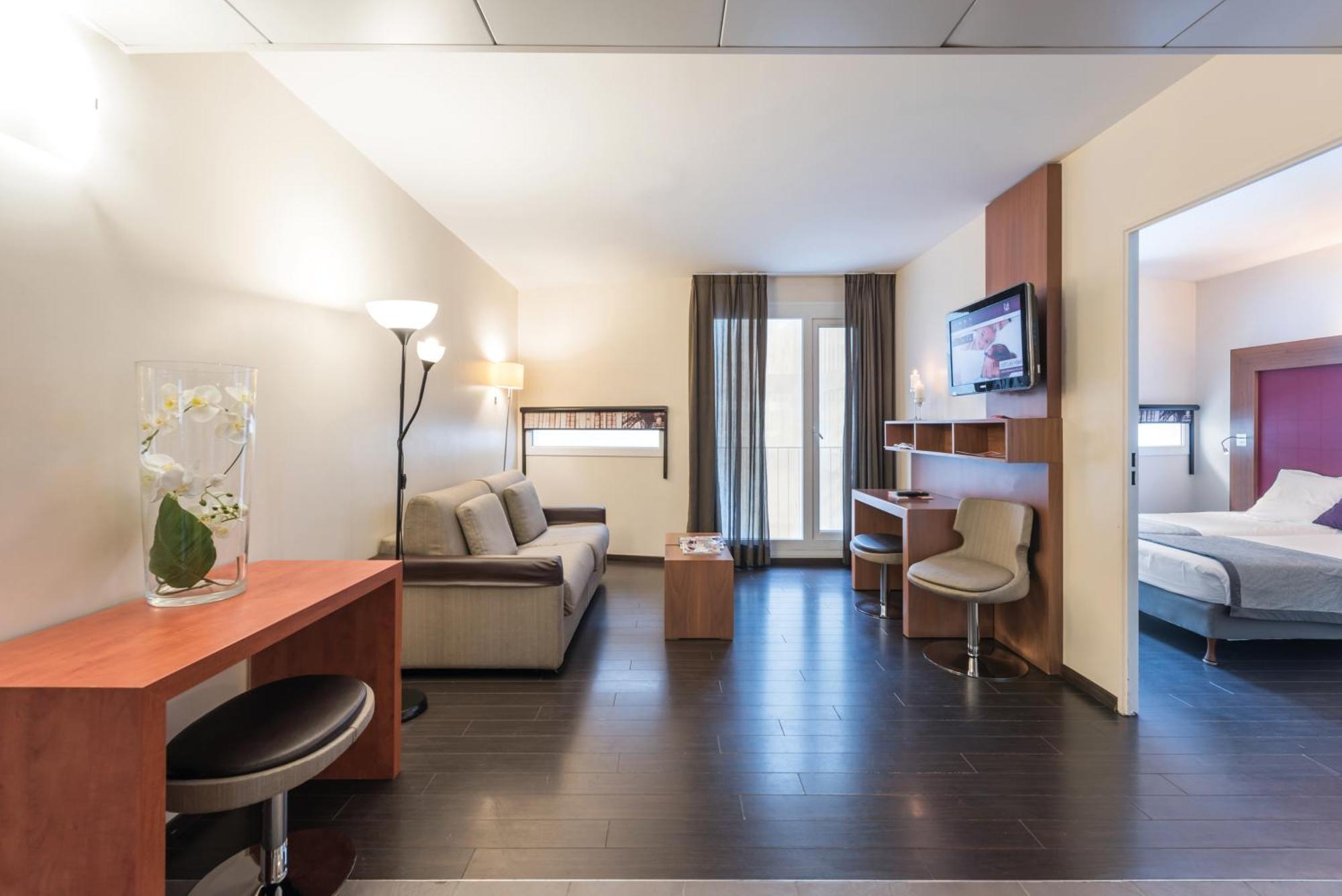 One-Bedroom Apartment,1208527708:JPEG
